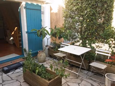 petit mas avec jardinet