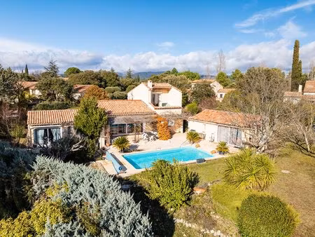 à vendre en exlusivite!! propriété à tourtour de 130m² + dépendance de 20m² +...