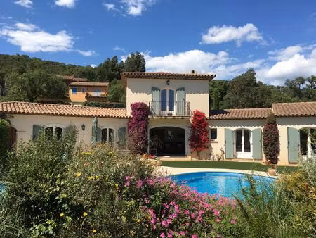 villa au coeur d'un jardin de 2 180 m2 avec piscine & garage