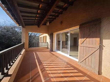 haut de villa- 4 pièces- grande terrasse- garage- jardin