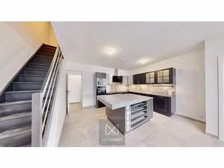 totaal gerenoveerde woning met garage in het centrum van lauwe