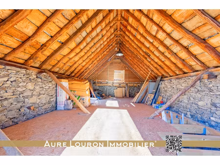 grange / bergerie a rénover avec permis au centre-bourg de sailhan (saint-lary 1 km)