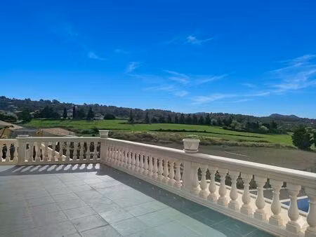 maison individuelle de plain-pied avec piscine   tavernes