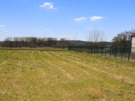 terrain constructible de 1087m² à noyon