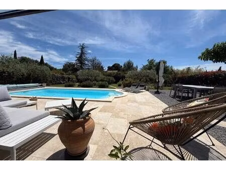 elle a tout ! uzès à 4 kms- commerce à pieds -