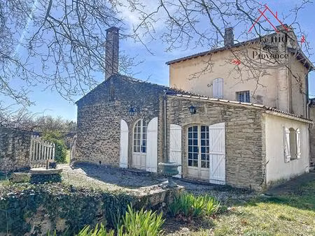 rare à pernes les fontaines ensemble immobilier comprenant 3 mas sur 7 hectares.