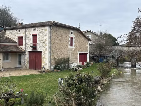 vente maison 9 pièces 220 m² à vitrac-saint-vincent (16310)  322 400 €