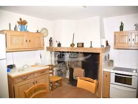 maison de village avec balcon et remise