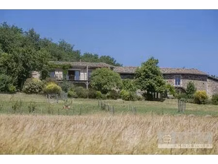 magnifique propriété rénovée avec maison d’amis  piscine et 3 hectares avec étang et vue..