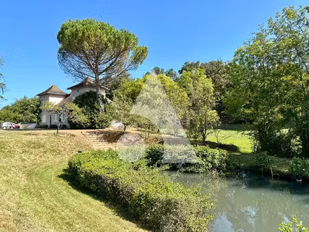 maison aynac 149m²  8 pièces  6 chambres.