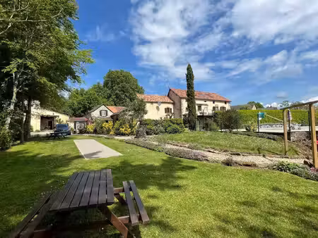 maison à la campagne avec 2 gîtes  piscine et vue sublime