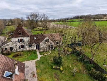 ferme rénovée et gîte sur 12000m2 de terrain