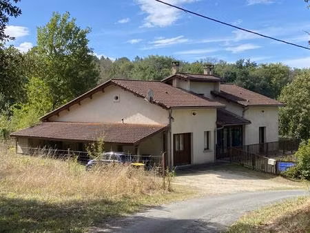brossac. maison de campagne à vendre. 3 chambres  sous-sol et jardin.