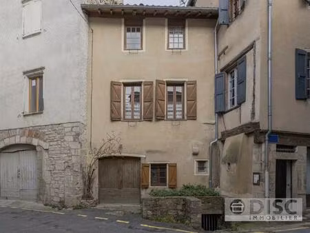 spacieuse maison de village avec grand garage