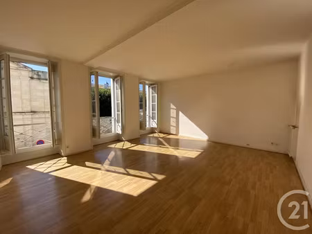 location appartement 4 pièces 95.76 m² à rochefort (17300)  890 €