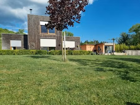 maison ossature bois avec piscine et étang