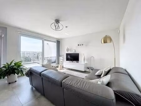 appartement lumineux avec terrasse et parking à belgrade