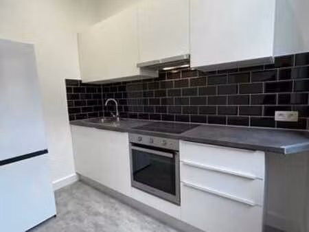 merode/cinquantenaire -magnifique appart non-meuble + balcon