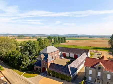 ferme carrée exclusive à arc-wattripont