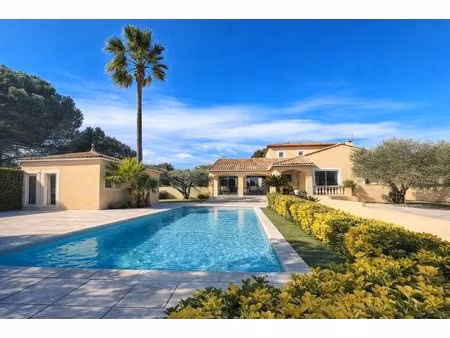villa méditerranéenne sur parcelle de 1500m2  piscine  pool house et parcelle...