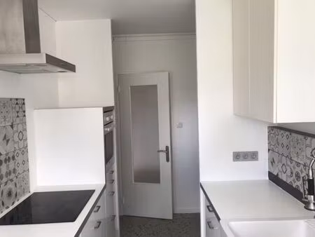 location appartement 4 pièces 70 m² à saint-genis-laval (69230)