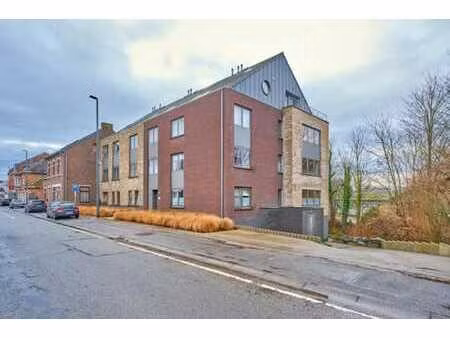 appartement rez de chaussée avec petit jardin et parking