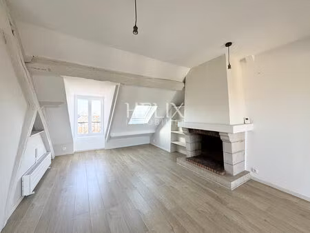 appartement ' esprit maison avec cheminée ' 110 35 m2 à saint germain en laye  3 mn du rer