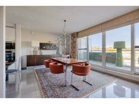 bel appartement à l’architecture intemporelle en parfait ...