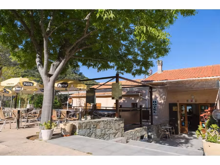 auberge restaurant à 15 minutes de saint-florent et à deux p