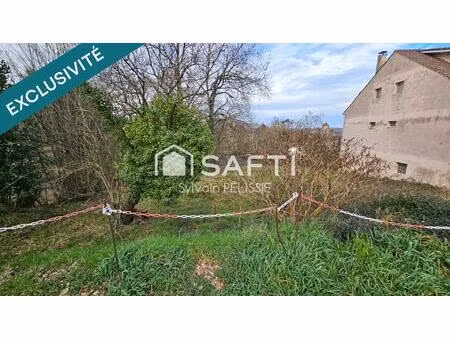 terrain centre du village