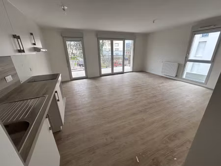 t2 récent balcon   cellier et parking disponible le 19/05/2