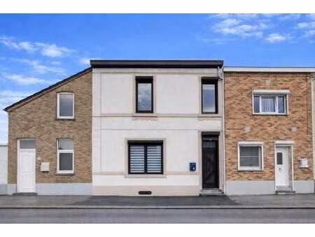 jolie maison 2 façades avec jardin