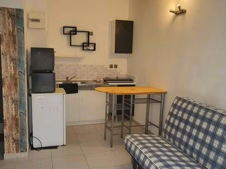 petit studio avec place de parking prive