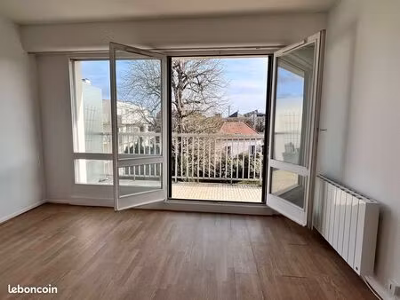 2 pièces + terrasse - dernier étage - plein sud - coeur de ville