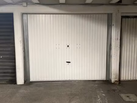 parking/box 1 pièce 15 m²