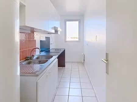 ? f2 49m² hyper centre mantes-la-jolie + parking + balcon