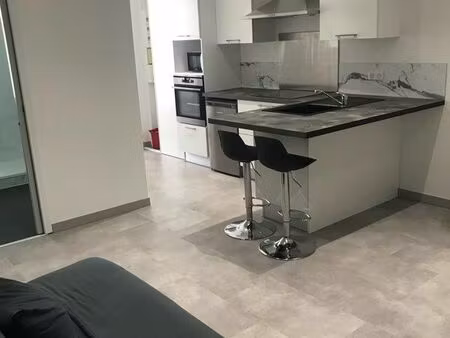 location - studio meublé 40m2 - disponible à partir de mars