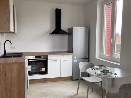 à louer beau t2 refait à neuf 2 places de parking