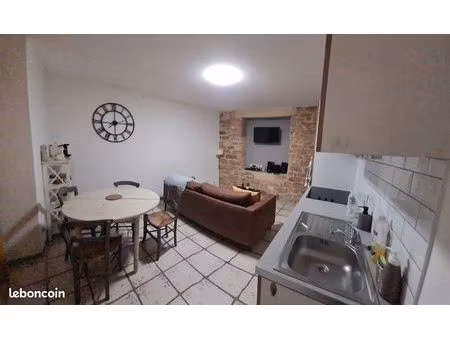 t2 meublé 35 m² – centre sarlat – disponible 1er mars