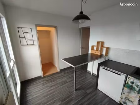 charmant t3 rénové 65m2  750 charges comprise ( eau  chauffage  enlèvement des ordures )