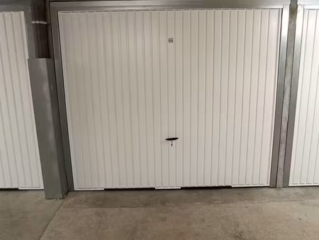 a vendre garage / box ferme ecully centre