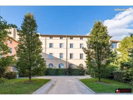 appartement. 55m2 . t2. hyper centre