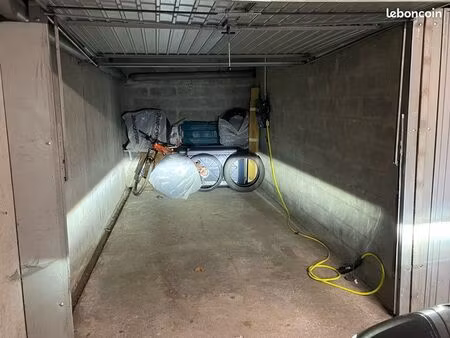 parking quai arloing