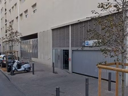 place de parking - 13003