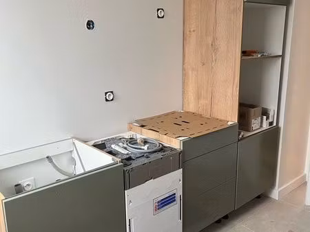 t3 refait neuf sans vis-à-vis  traversant tram à 50 m