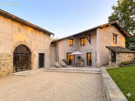 bâtisse de caractère – alliance parfaite du charme et de la modernité