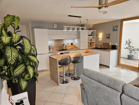 t3 lumineux 66 m² - dernier étage avec ascenseur ?