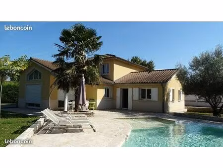 maison familiale avec jardin paysagé et piscine – collonges-au-mont-d’or
