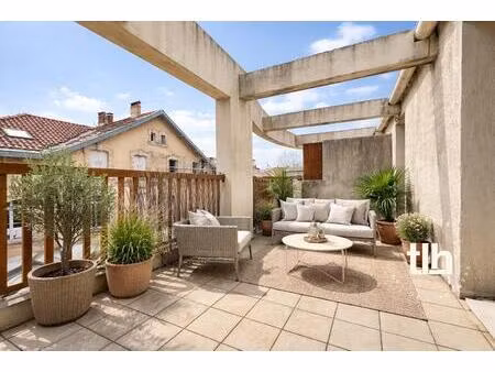 arceaux : dernier étage t2 bis 45m2 terrasse 13m2 et garage fer