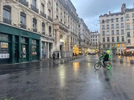 commerce habillement/textile 190 m²